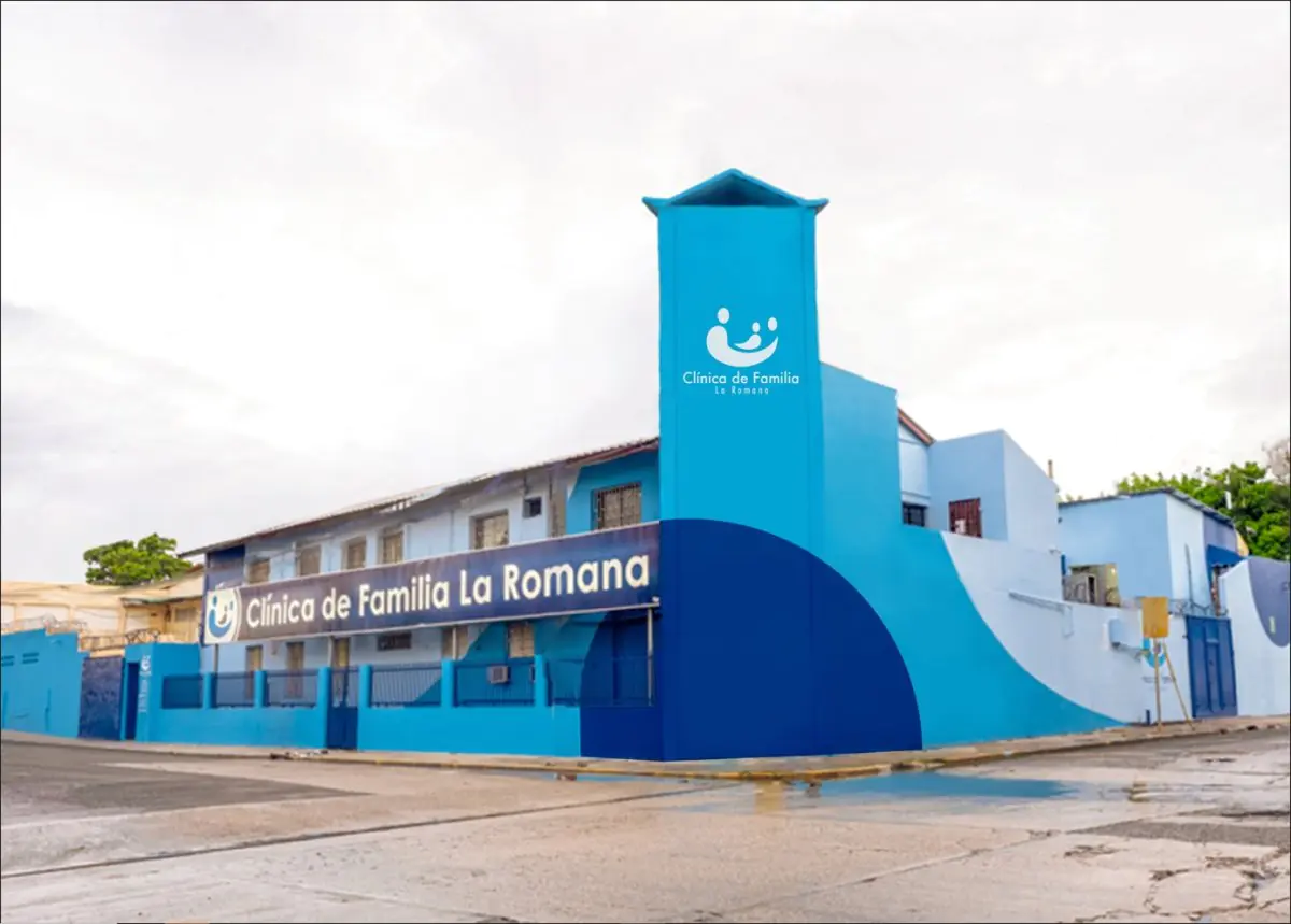 Bâtiment extérieur de la Clinique de Familia La Romana en République dominicaine