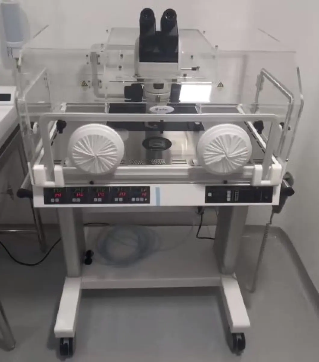 IVF laboratory incubator with microscope at Procrear clinic