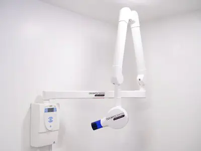 Máquina de rayos X dental en la clínica OdontoCenter para diagnóstico avanzado
