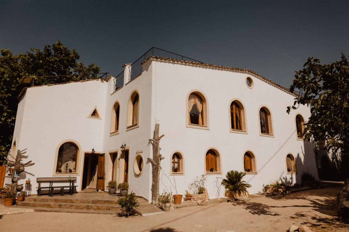 منظر خارجي لمركز Alaya Retreat Centre، أجواء هادئة لبرامج اليوغا والعافية
