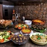 Gesunde vegetarische Mahlzeiten im Alaya Retreat Centre während Yoga-Retreats