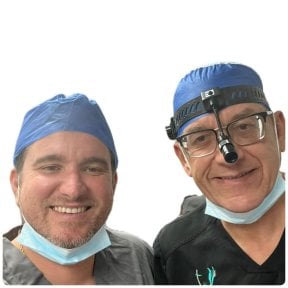 Facelift surgeons at Hospital de la Familia, experts in facial rejuvenation procedures