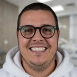 Lächeln nach All-on-6 Zahnimplantaten bei Excelentis Dental Center