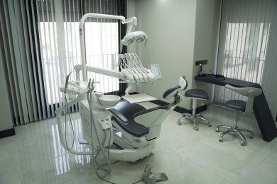 Modern dental treatment room at Nifa Dent International, equipped for dental implant procedures