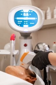 Lifting facial no quirúrgico con HIFU, resultado de reafirmación de la piel en clínica