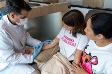 Процедура терапії стовбуровими клітинами в Aura Regenerative Center, крапельне введення