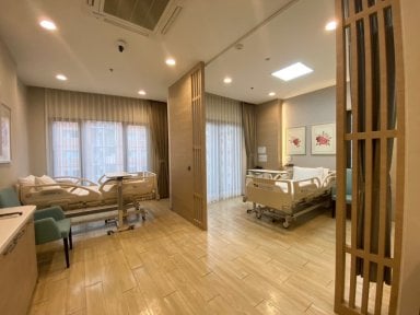 Modern patient room at Sanpiti Rehabilitation Center with comfortable hospital beds and decor