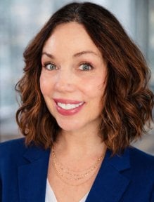 Результат омолодження обличчя після терапії стовбуровими клітинами в Aura Regenerative Center