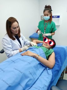 Лазерная эпиляция в Yanhee International Hospital, пациент проходит процедуру