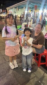 No medical procedure shown. Street market scene with people at night, not clinic-related.