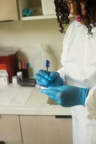 Підготовка до плазмаферезу в INNOVA CLINIC PUNTA CANA, маркування проби крові