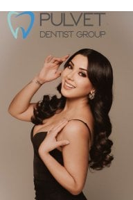 Результат Hollywood Smile у Pulvet Dentist Group – білі рівні зуби після вінірів